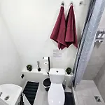 Airport & Station דירה *