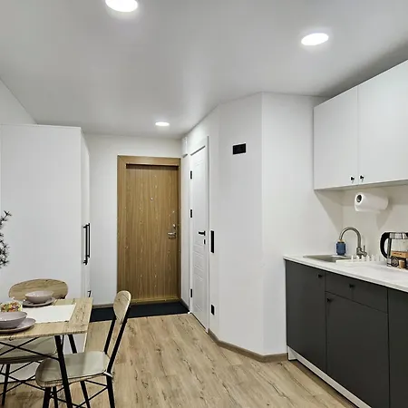 Airport & Station アパート *