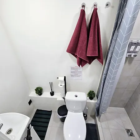 Airport & Station Apartament *