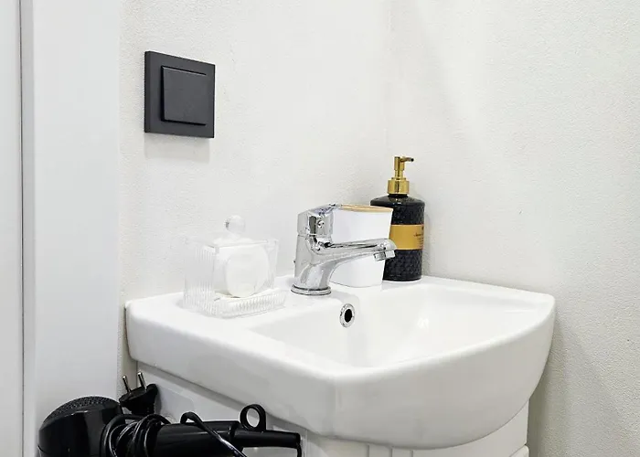 Airport & Station Butas